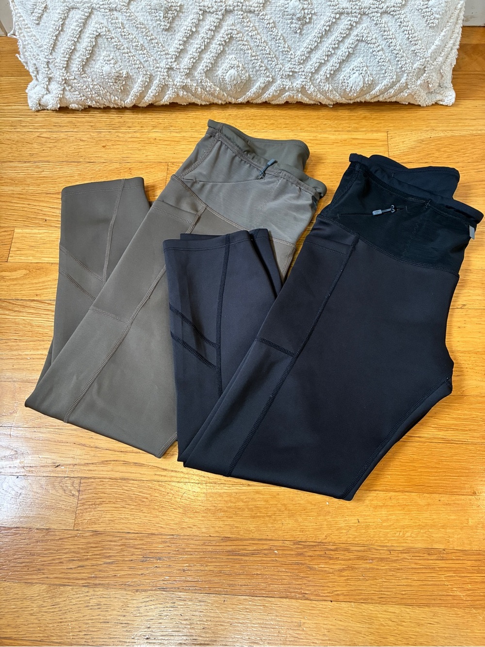 Flipbelt Running Leggings w/ Built-In Pockets & Storage - 7/8 Length, Like New - Picture 4 of 6